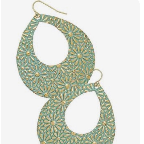 Premier Designs Jewelry - Premier Designs Full Bloom Earrings